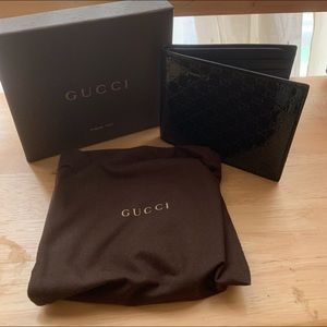 Genuine new Gucci Wallet.  This will make the perfect man’s gift.